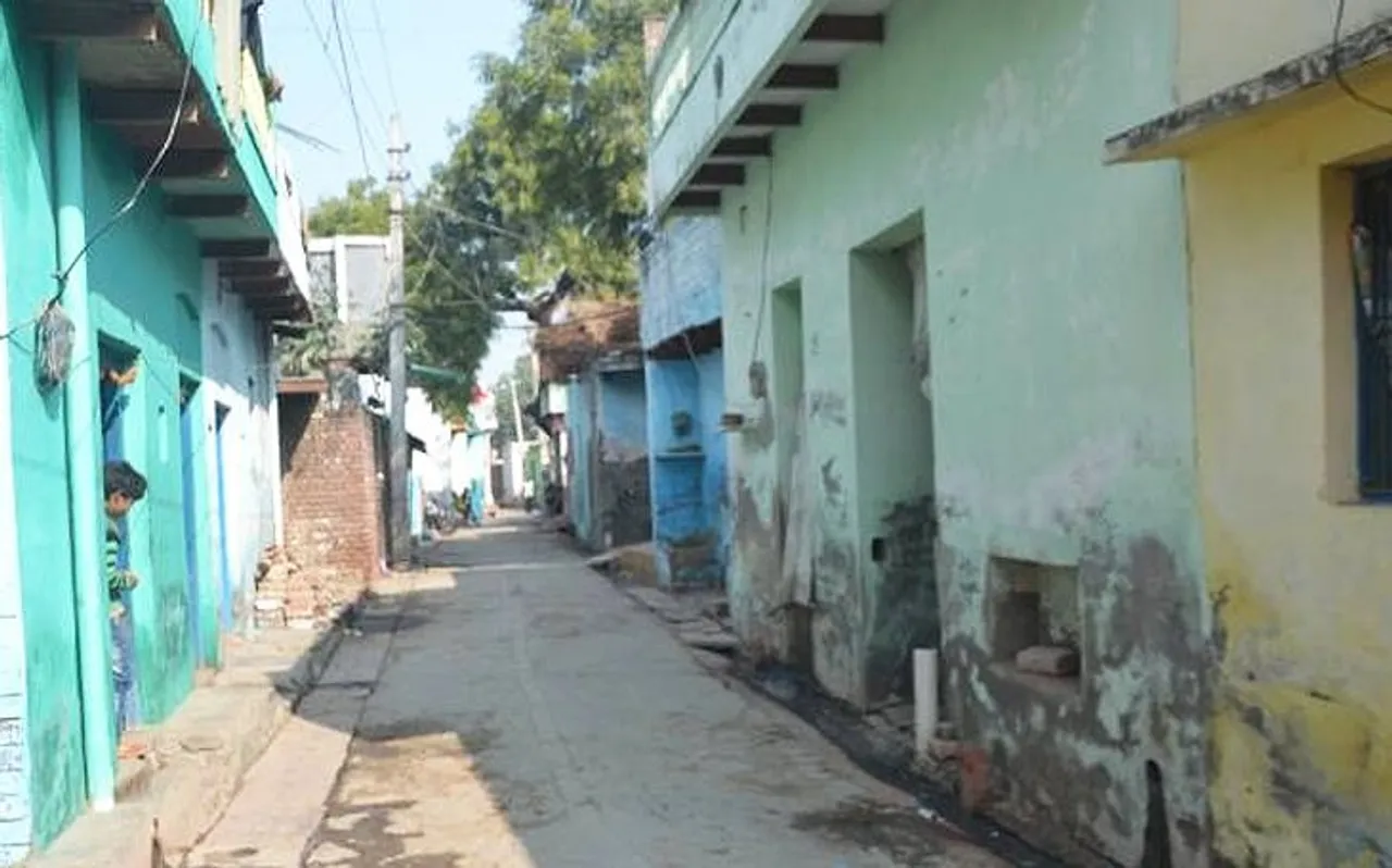 सोनभद्र: 11 लोगों की हत्या के बाद अब ऐसा है मूर्तिया गांव, सिर्फ सुनाई दे रही चीख पुकार