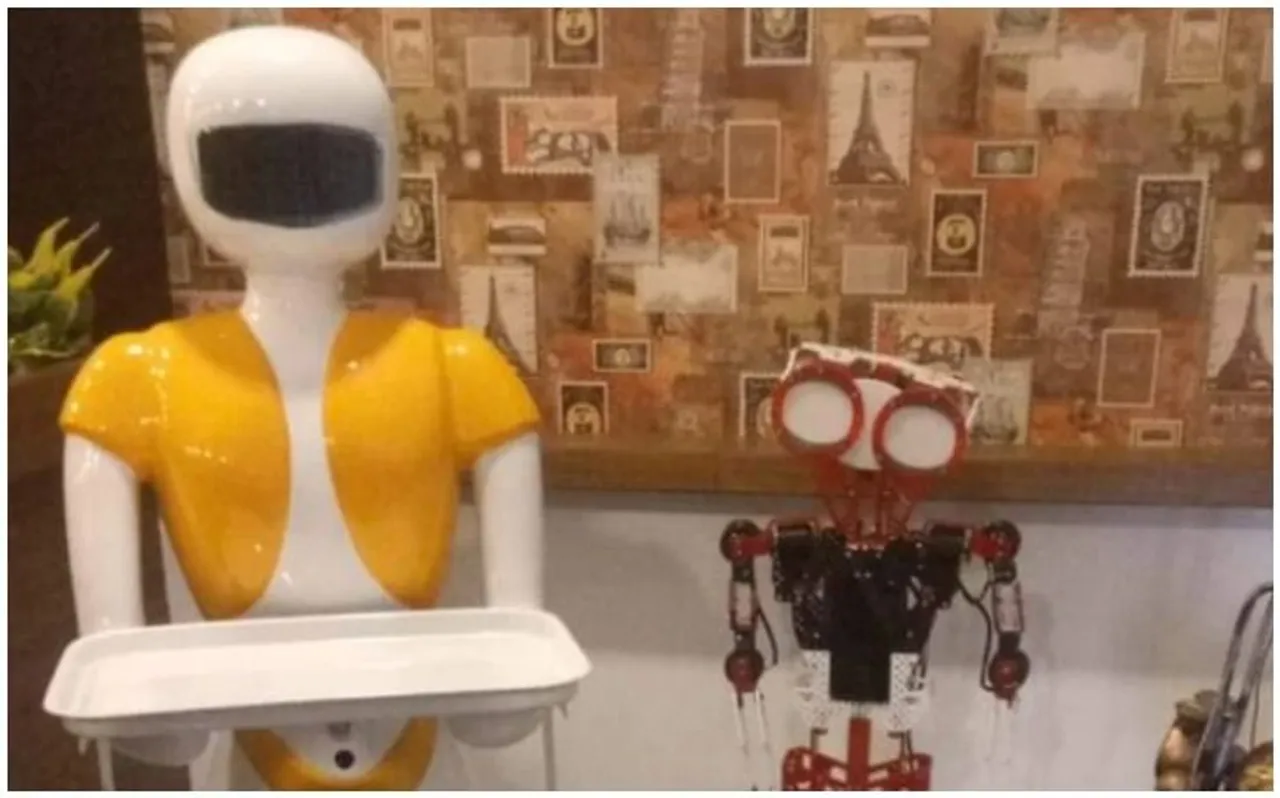 केरल में खुला अनोखा 'Robot Waiters' वाला रेस्तरां, जानिए क्या हैं खूबियां