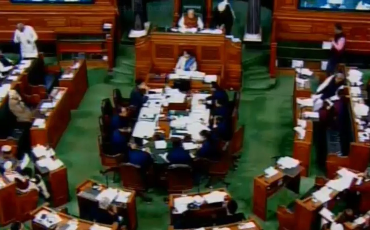 कर्नाटक पर लोकसभा में हंगामा, कांग्रेस और सहयोगी दलों ने वाकआउट किया