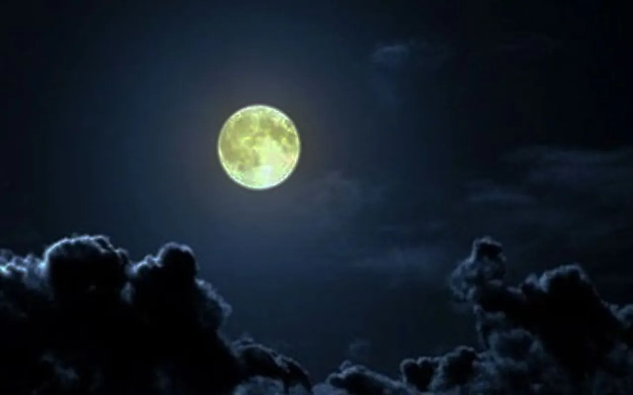 अद्भुत खगोलीय घटना: आसमान में आज रात देखें काला चांद (Black Moon)