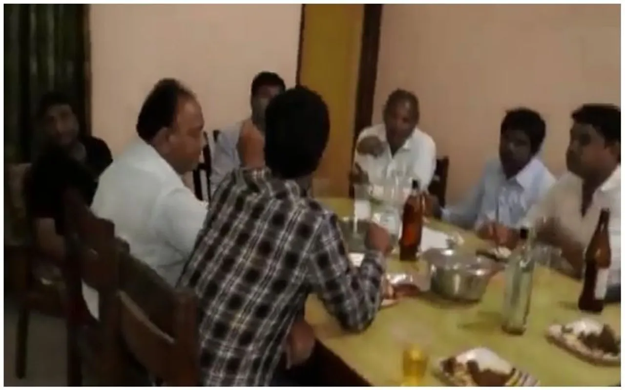 संचार संकर्म समिति की बैठक में चली शराब और मुर्गा पार्टी, SDM ने मांगा जवाब
