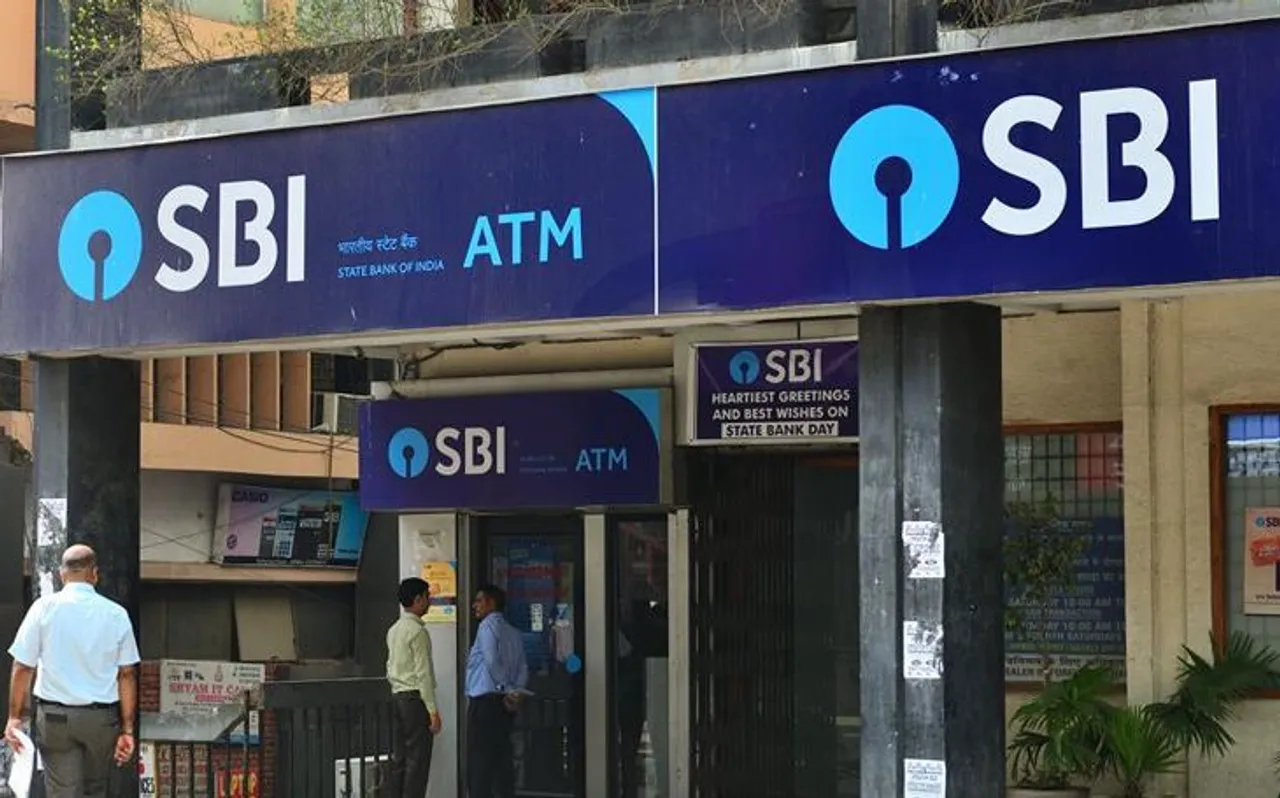 अगर आप SBI के ग्राहक हैं तो ये खबर सिर्फ आपके लिए ही है, पढ़ें पूरी रिपोर्ट