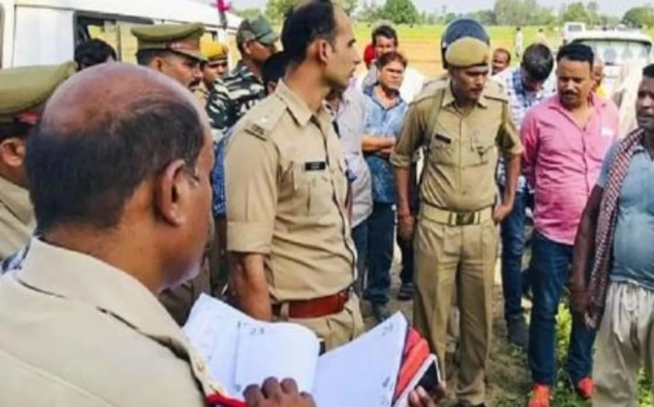 सोनभद्र हत्याकांड में बड़ी कार्रवाई, एसडीएम समेत 5 अधिकारी और कर्मचारी निलंबित