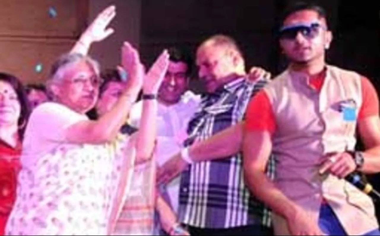 जब हनी सिंह के साथ शीला दीक्षित के डांस ने मचाई थी सनसनी, यहां देखें Video