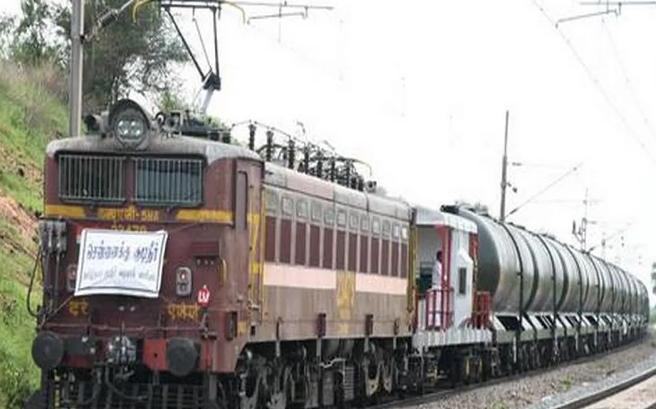 ट्रैफिक ब्लॉक के कारण बदले रूट, जानें कौनसी ट्रेन किस रूट से जाएगी
