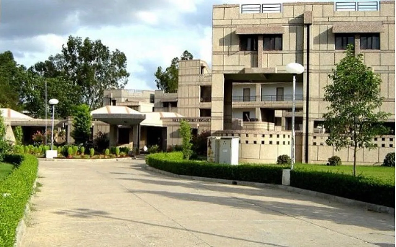 चंद्रयान-2 के सफल प्रक्षेपण पर IIT कानपुर में खुशी की लहर, जानें उनके योगदान के बारे में