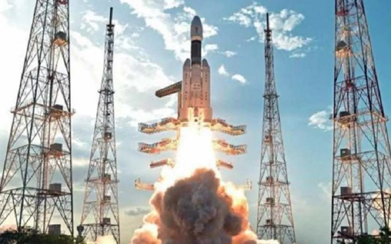 Chandrayaan 2: अभी चुनौतियां नहीं हुई हैं कम, शुक्रवार को करना होगा एक से सामना