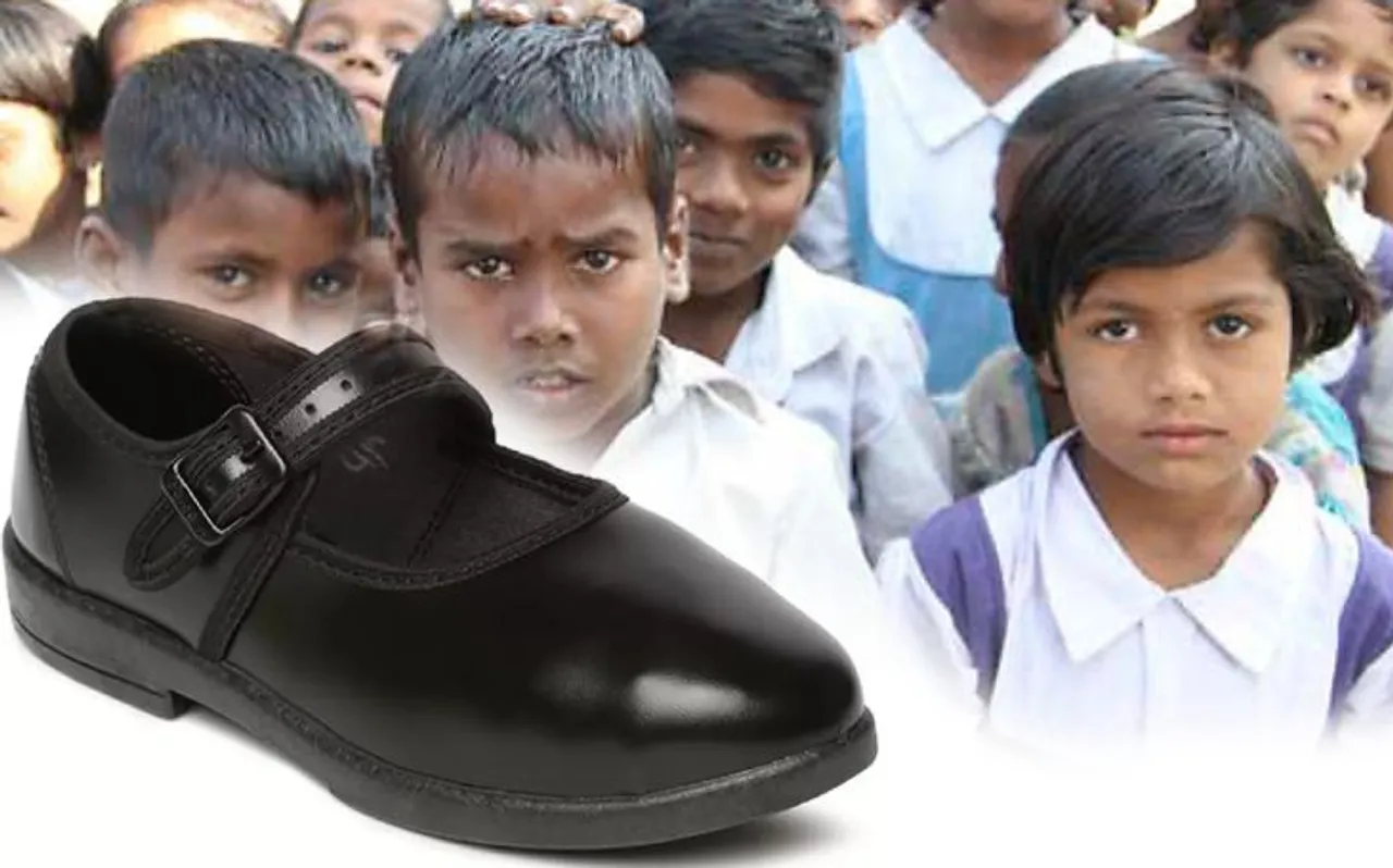 बड़ी लापरवाही: चार हजार लड़कों को बांट दिये गये लड़कियों के जूते, अब कराये जा रहे वापस