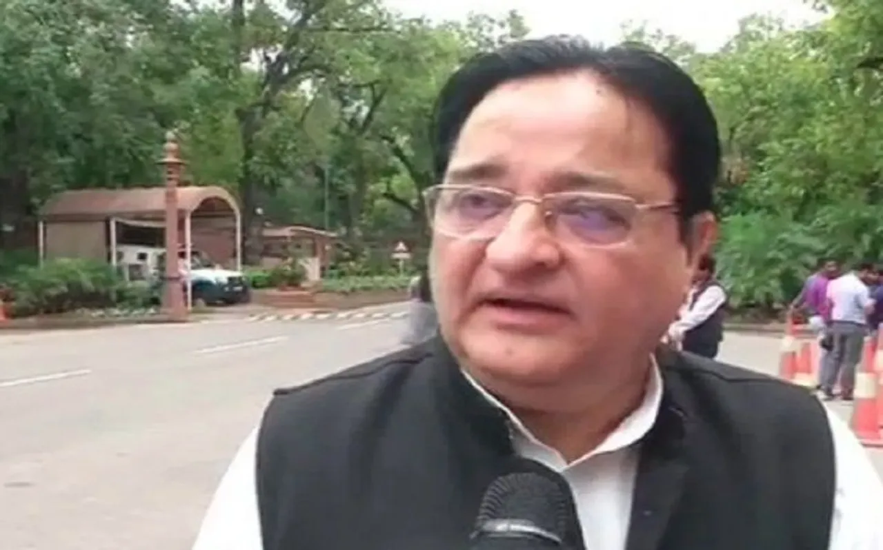 तीन तलाक पर सपा सांसद के बिगड़े बोले, कहा-पत्नी को गोली मारने से बेहतर है तलाक दे निकालना