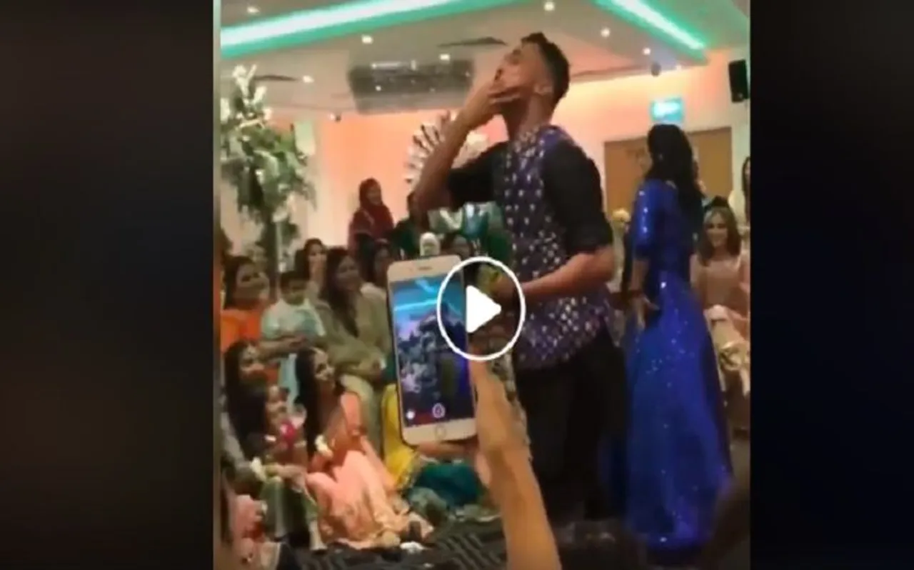 Video:'आंख मारे, ओ लड़की आंख मारे' गाने पर मोहम्मद आमिर ने बीवी संग किया डांस और लूट ली महफिल