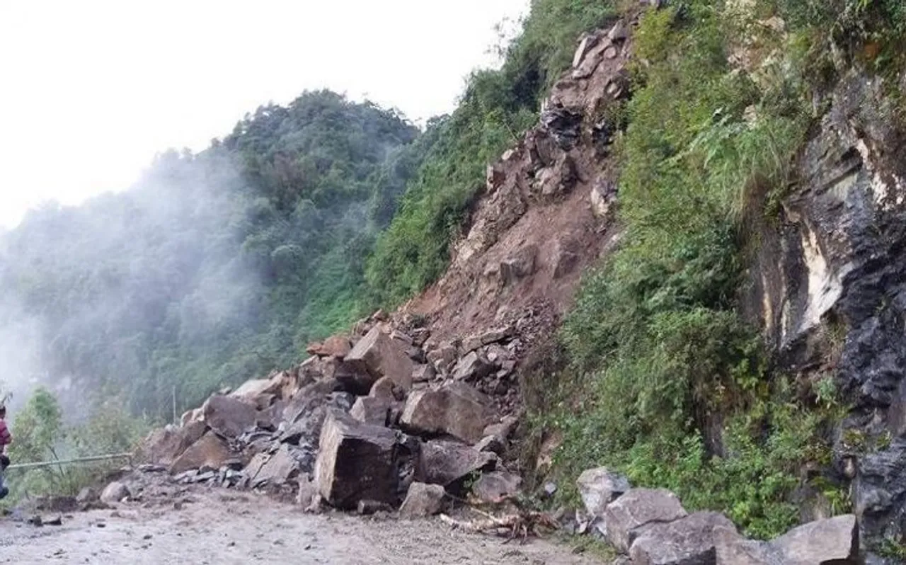चीन में भूस्खलन से मरने वालों की संख्या हुई 36, अब भी 15 लोग लापता