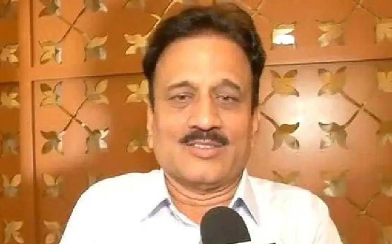 कांग्रेस और राकांपा के कम से कम 50 विधायक भाजपा के संपर्क में हैं: गिरीश महाजन