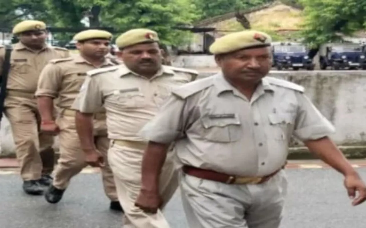 कार को आगे न निकले देने पर जज ने उतरवाई पुलिसकर्मी की वर्दी तो भुगतनी पड़ी ऐसी सजा