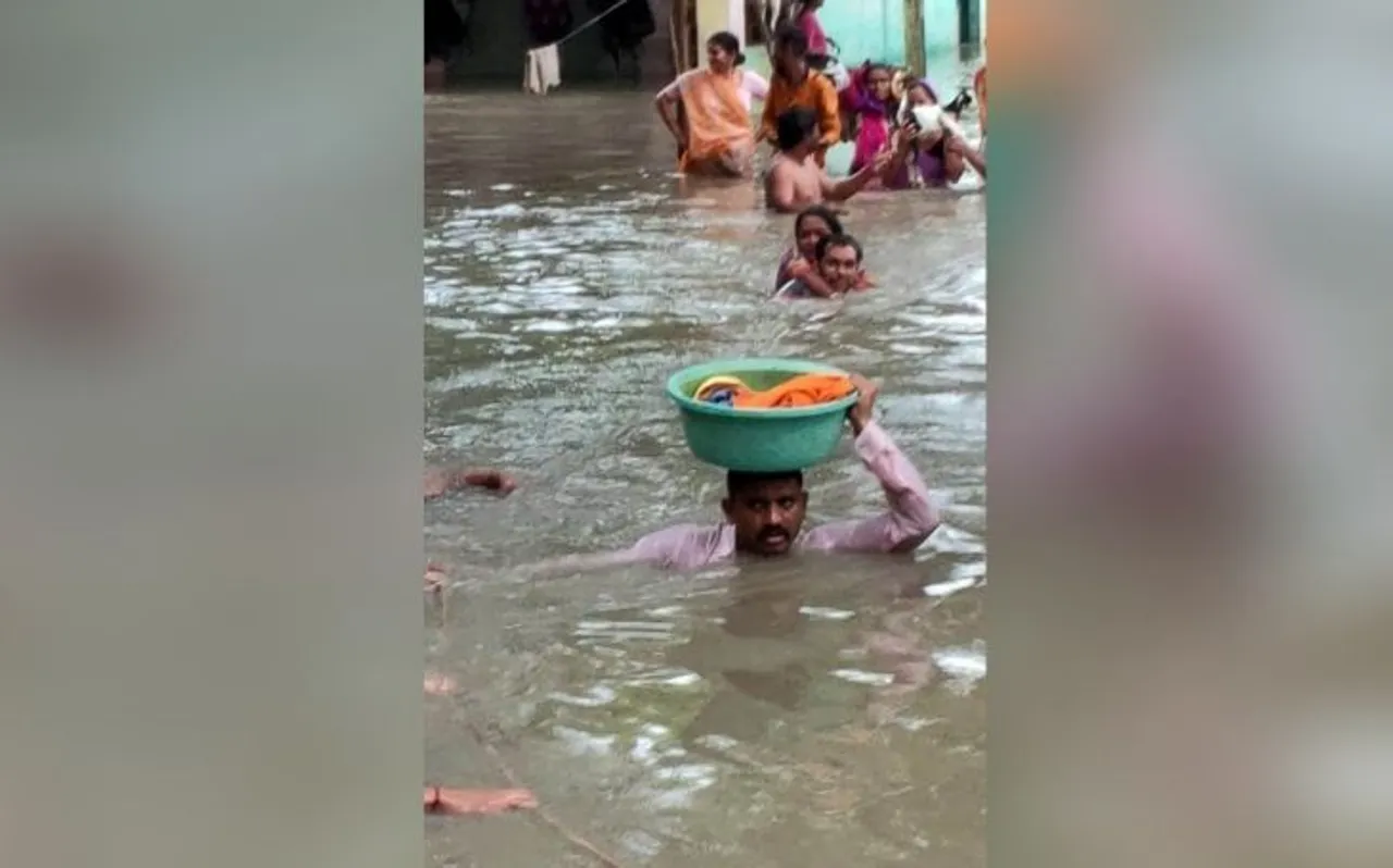 गुजरात: भारी बारिश ने मचाई तबाही, 138 लोगों को किया गया एयरलिफ्ट