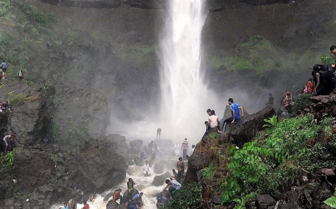 बड़ी खबर : नवी मुंबई में 4 छात्राएं पानी में बह गईं, चल रहा रेस्‍क्‍यू ऑपरेशन
