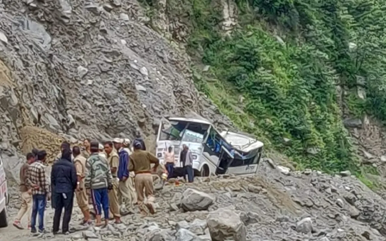 जैसलमेर में कार और बस की जोरदार टक्कर, हादसे में 6 लोगों की मौत, कई घायल