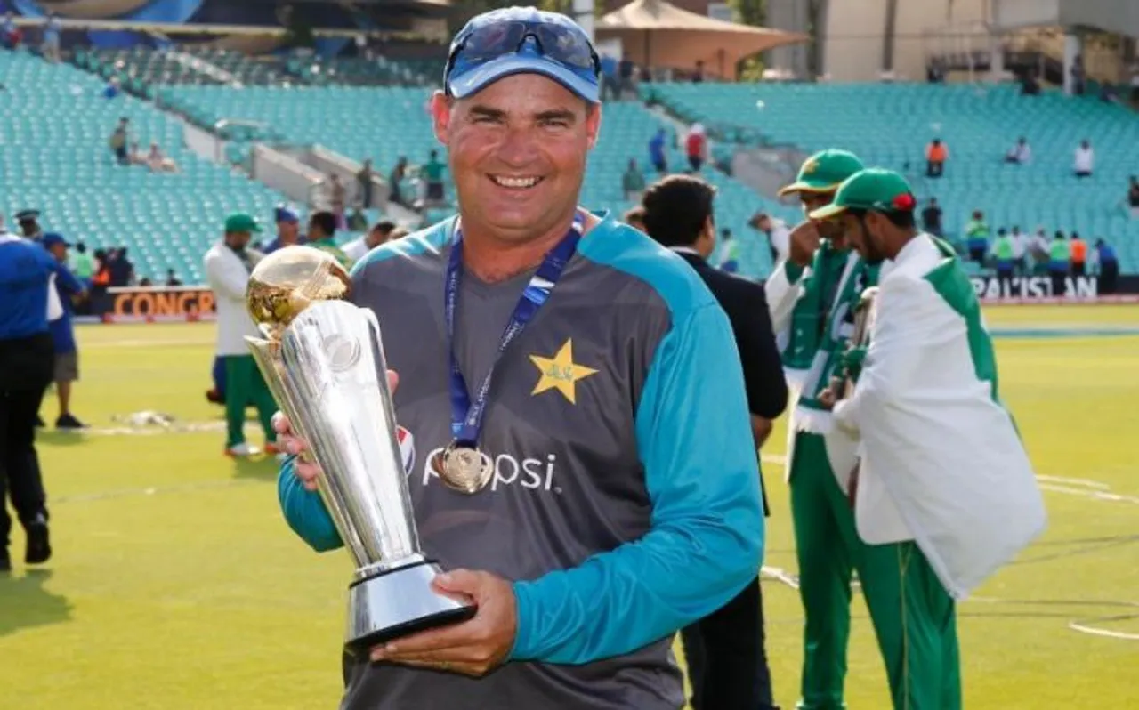 PCB ने कोच मिकी आर्थर को दिया बड़ा झटका, टीम के साथ करार बढ़ाने की मांग को ठुकराया