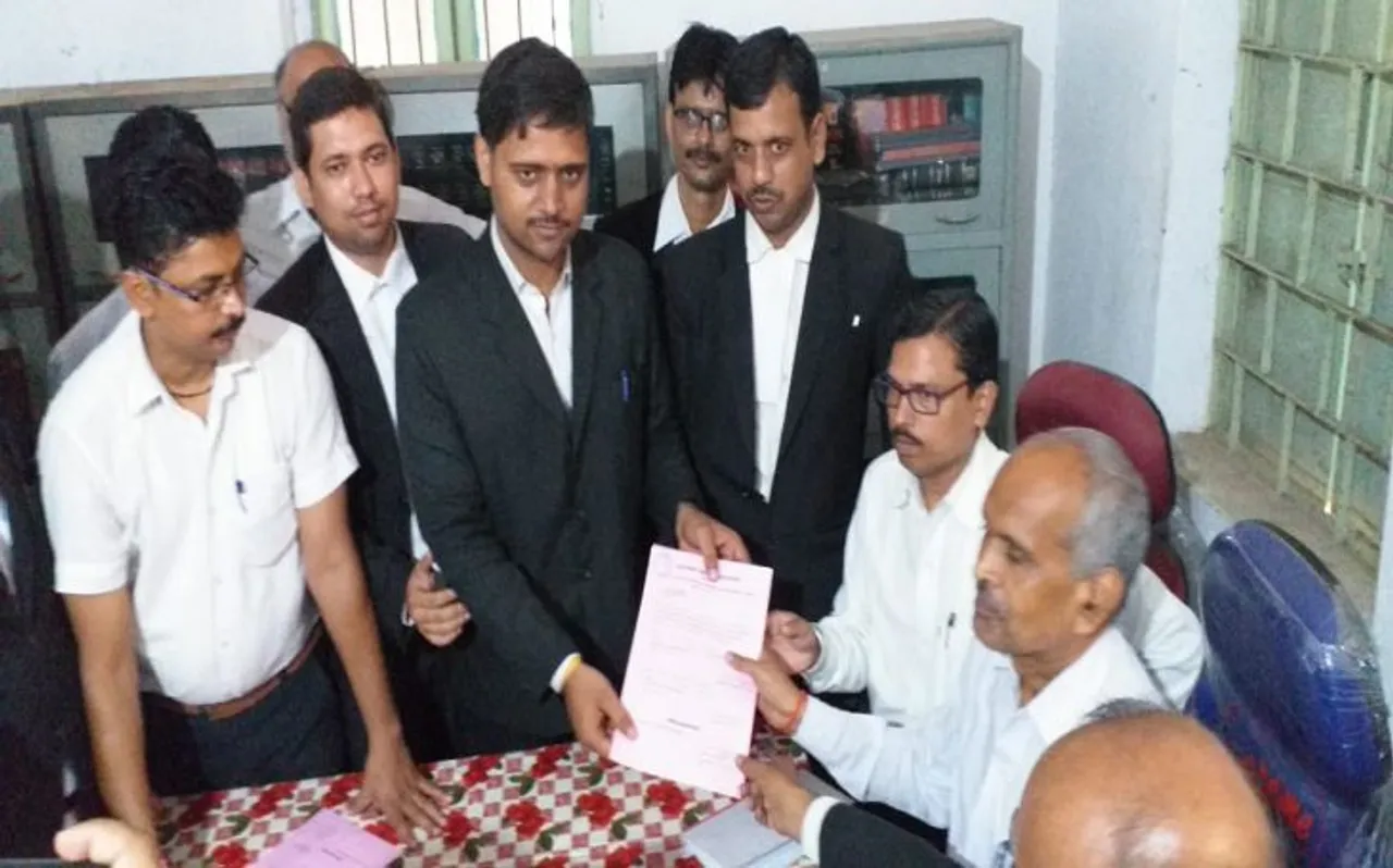 जिला अधिवक्ता संघ चुनाव हेतु नामांकन के अंतिम दिन विभिन्न पदों के लिए कुल 15 प्रत्याशियों ने किया नामांकन
