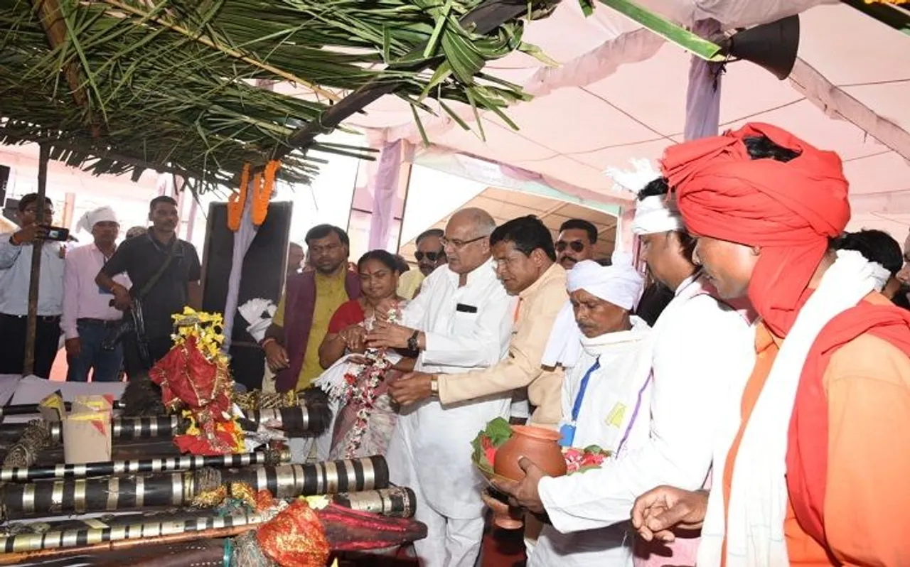 विश्व आदिवासी दिवस पर भूपेश बघेल ने दी 214 करोड़ के विकास कार्यों की सौगात