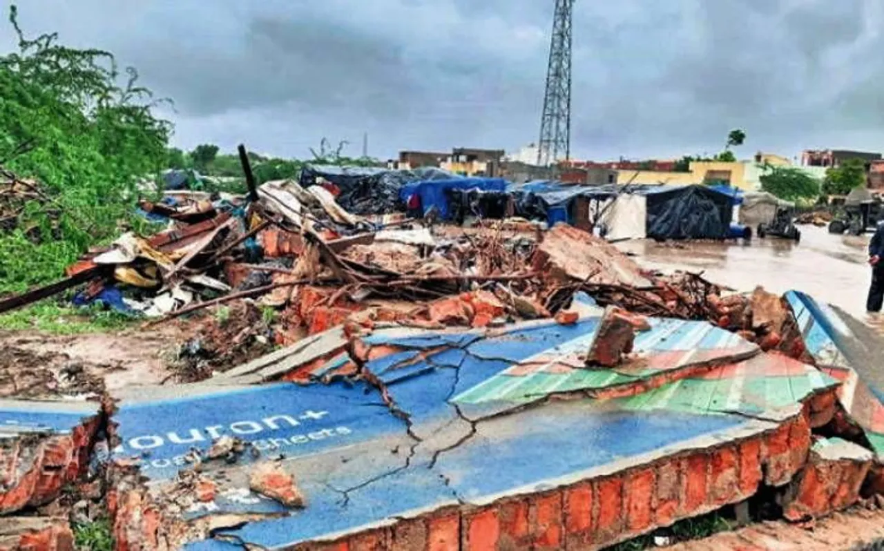 मध्य प्रदेश के 8 मजदूरों की गुजरात में दीवार के नीचे दबने से मौत, 13 घायल
