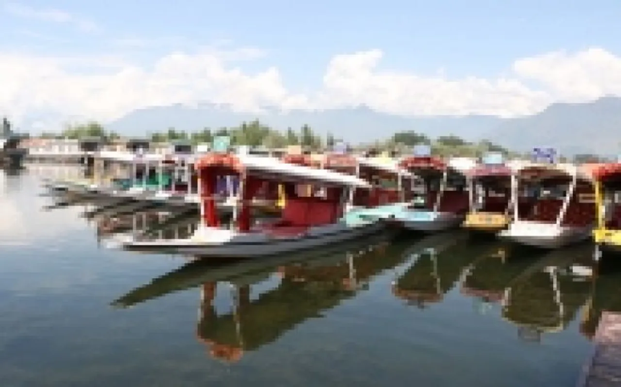 अनुच्छेद 370 हटने के बाद कैसे हैं कश्मीर के हालात, जानें इस रिपोर्ट में