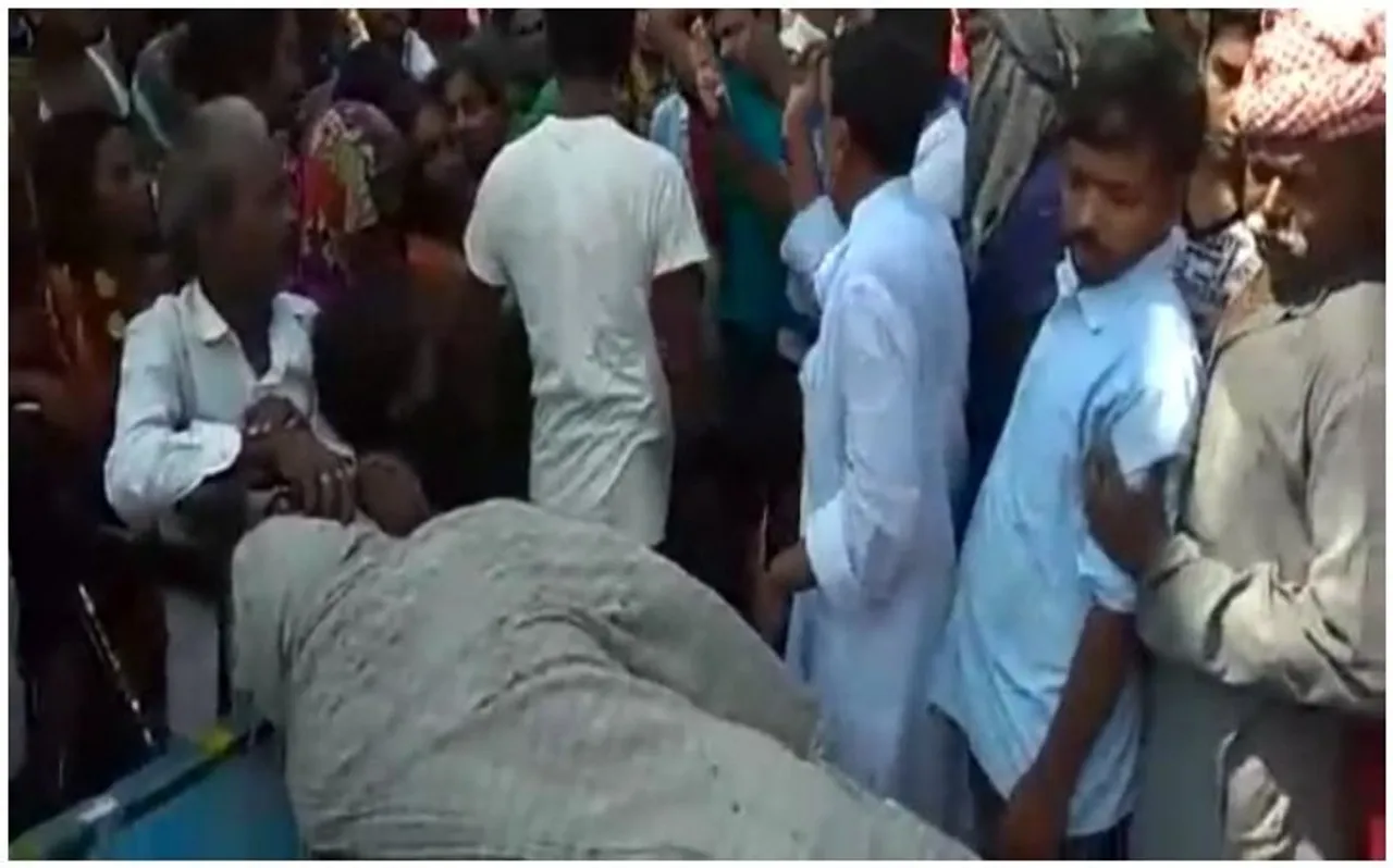 बिजली विभाग की लापरवाही ने ली दो कांवरियों की जान, नाराज लोगों ने की सड़क जाम