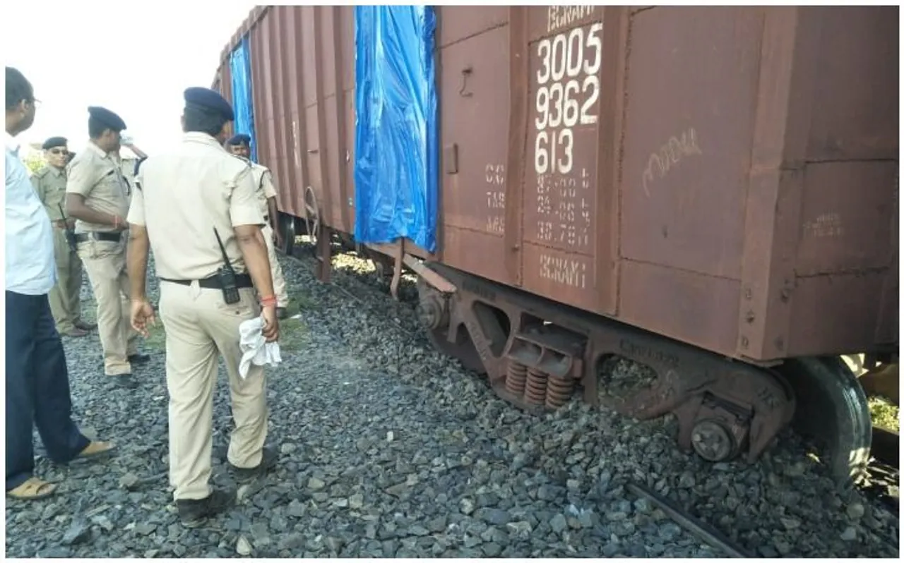 बिहार : मुजफ्फरपुर रेल खंड पर मालगाड़ी पटरी से उतरी, परिचालन घंटों से ठप