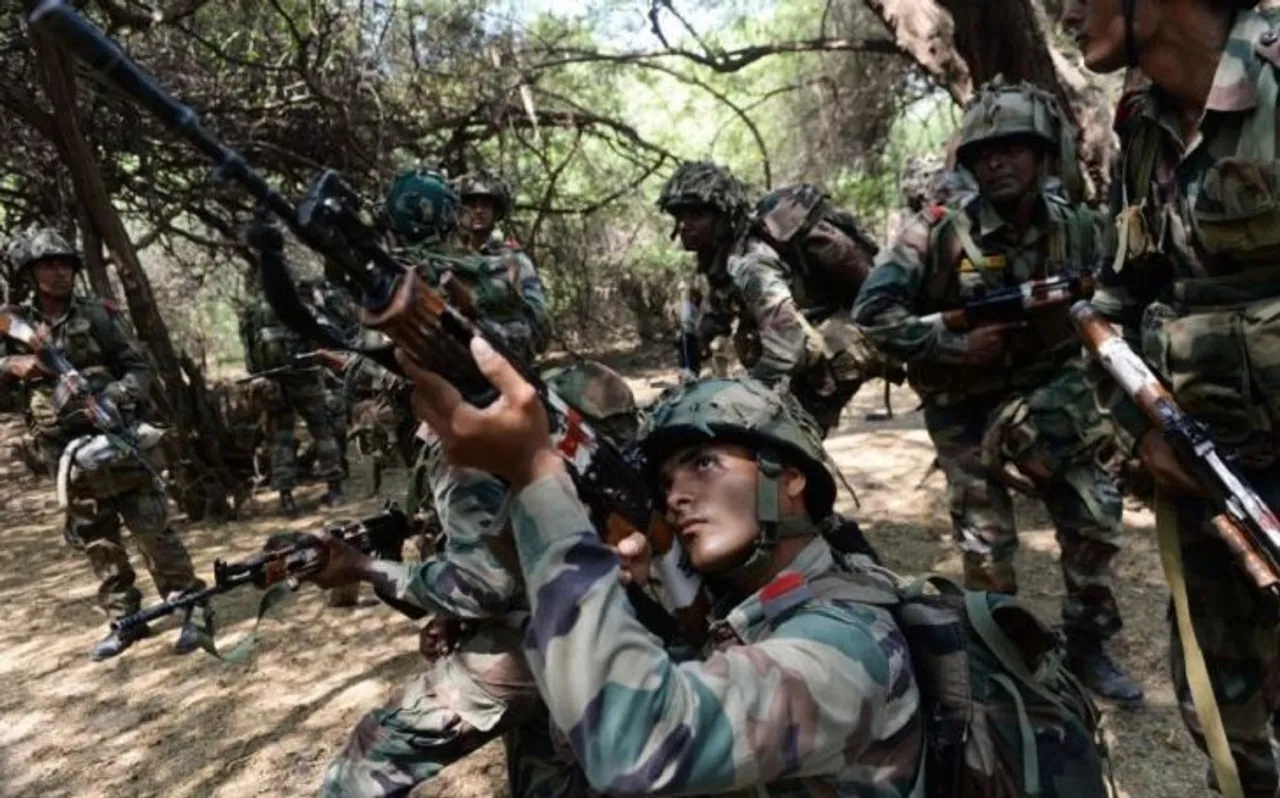 सेना ने आतंकियों की साजिश को किया नाकाम, पाक सेना ने समर्थन में की भारी गोलीबारी
