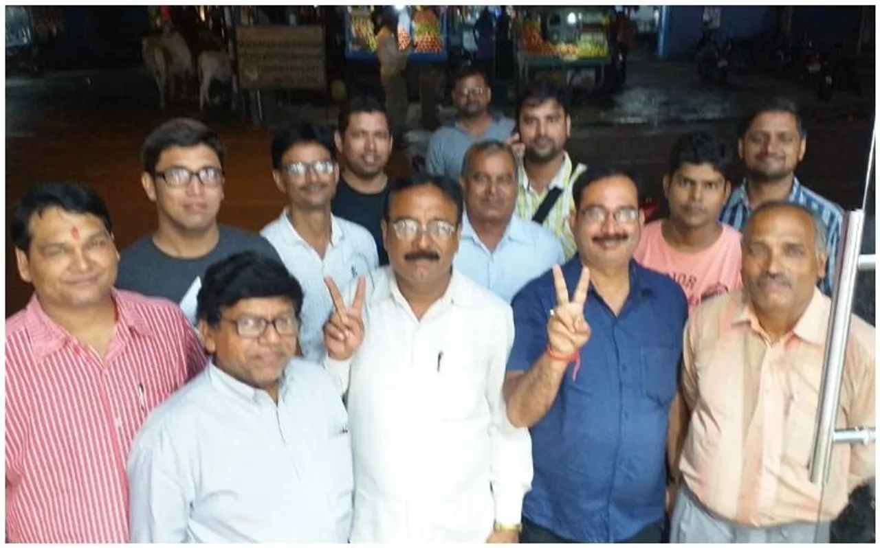 झारखंड : जिला अधिवक्ता संघ के चुनाव में भी दिख रहा चाय पर चर्चा का जोर