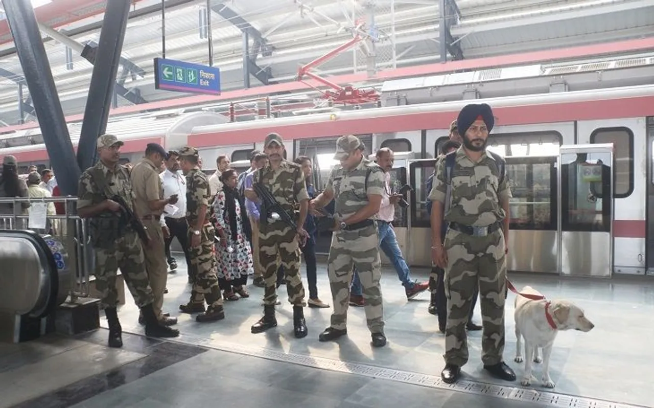 मेट्रो स्टेशन पर मिला एक संदिग्ध बैग, सुरक्षाकर्मियों ने खोलकर देखा तो...