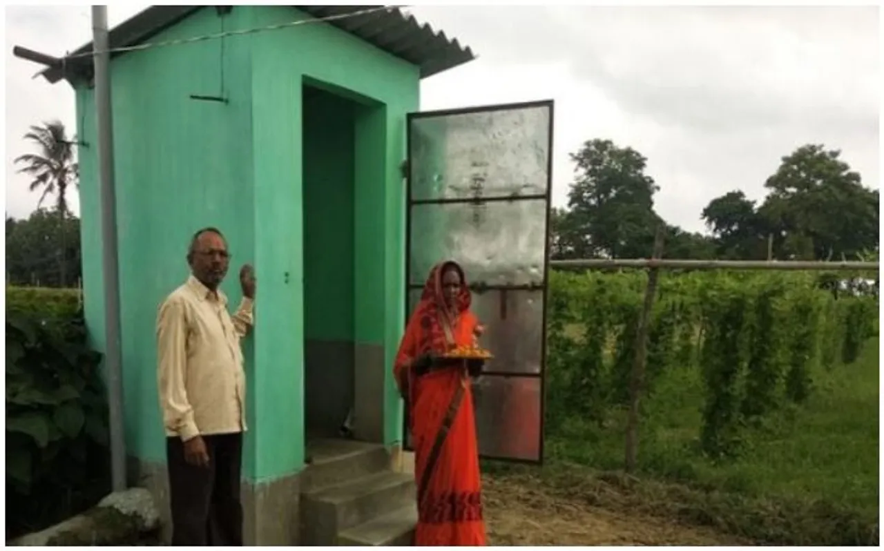 अजब गजब : रक्षाबंधन पर भाई ने अपनी बहन को गिफ्ट में बनवाकर दिया टॉयलेट