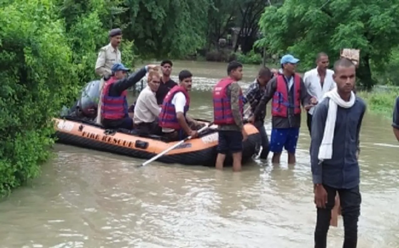 मध्य प्रदेश में बारिश का कहर, नदी-नाले उफान पर, निचले इलाकों में भरा पानी