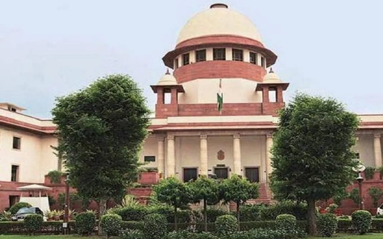 सुप्रीम कोर्ट पहुंचे पूर्व नौकरशाह, अनुच्छेद 370 पर सरकार के फैसले को दी चुनौती