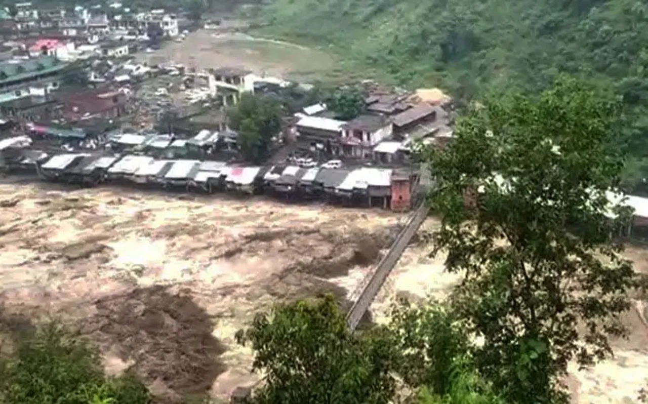 बाढ़ ने मचाया कोहराम, उत्तराखंड के लिए अगले 24 घंटे होंगे बहुत 'भारी', रेड अलर्ट जारी
