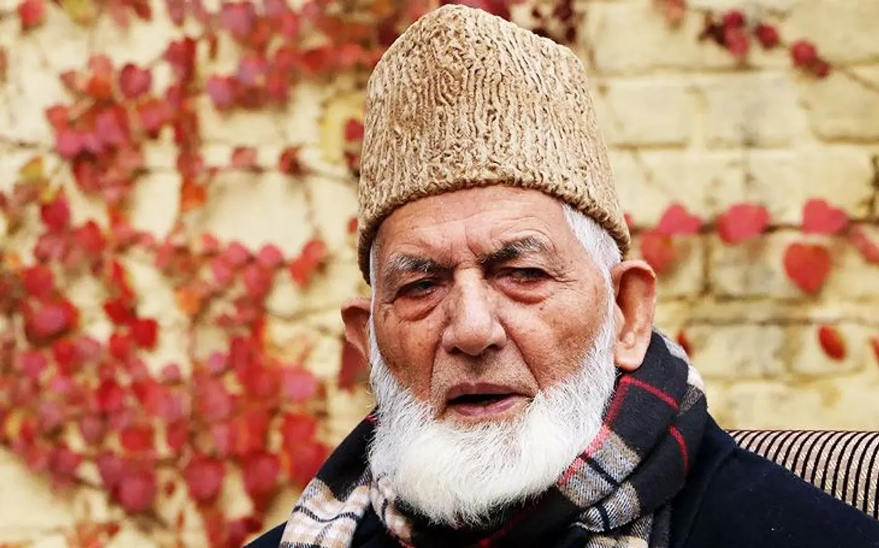 अलगाववादियों के समर्थकों पर चलेगा चाबुक, रोक के बाद भी गिलानी को इंटरनेट सेवा देने वाले दो लोग घेरे में