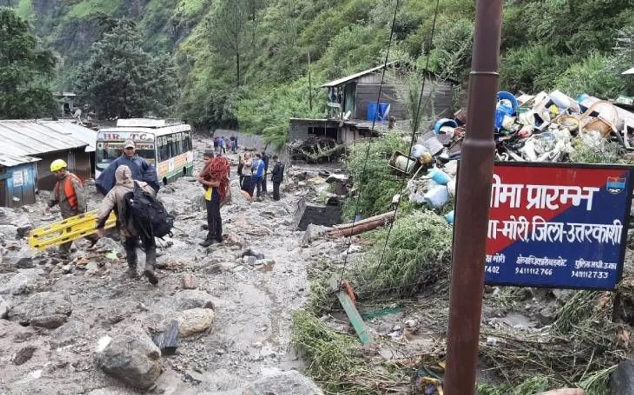 बादल फटने से उत्तरकाशी में भारी तबाही, अब तक 10 लोगों की मौत, 6 लापता