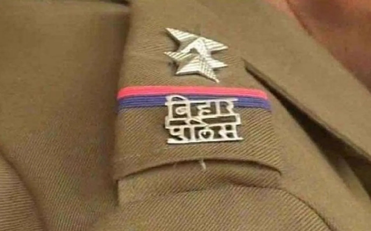 OMG बिहार में आयी सुनहरे बालों वाली हसीना, दुकानदारों को लगा रही चूना