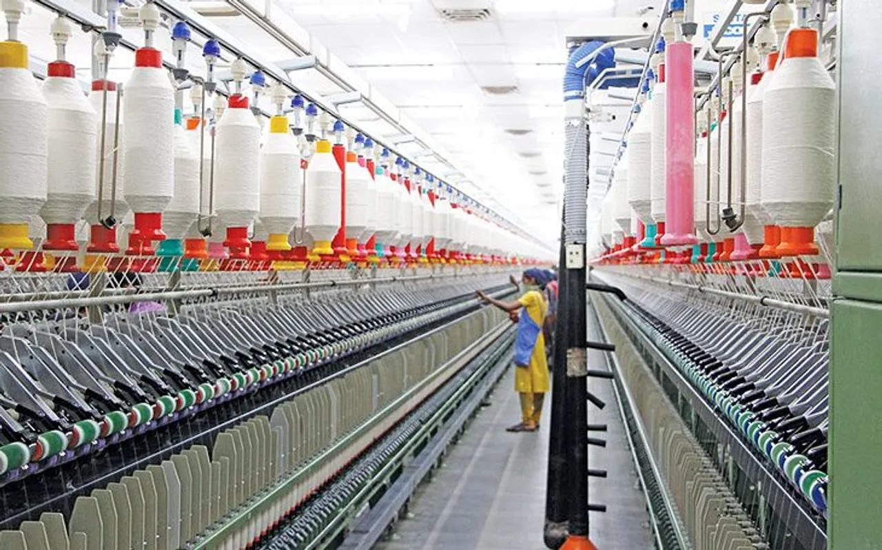 ऑटो के बाद अब कताई उद्योग (Spinning Industry) से आ रही बुरी खबर, हजारों Jobs पर खतरा