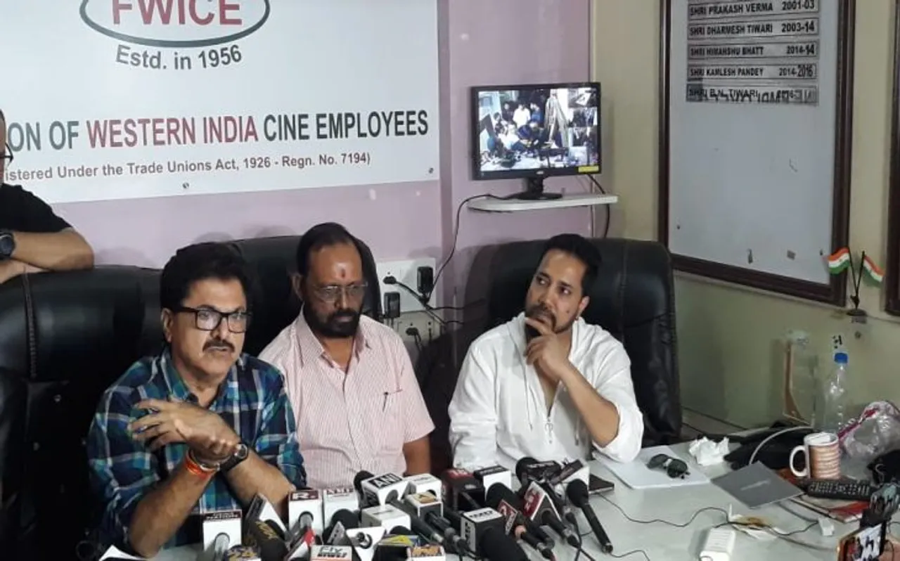 पाकिस्तान में परफॉर्मेंस को लेकर बैकफुट पर मीका, फैंस से मांगी माफी