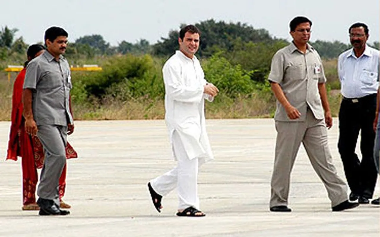 J & K दौरे पर गए राहुल गांधी समेत विपक्षी नेताओं को एयरपोर्ट से लौटाया गया वापस
