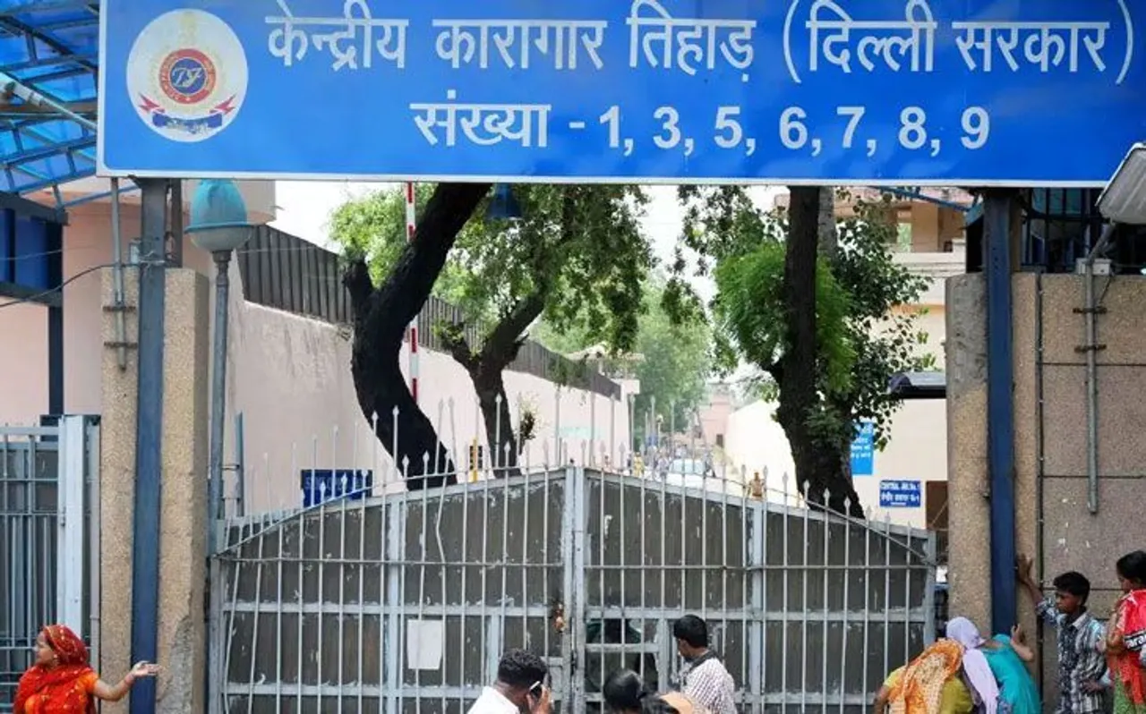 तिहाड़ जेल से फिर सामने आया हैरतअंगेज मामला, अब कैदी के पेट से मिला मोबाइल