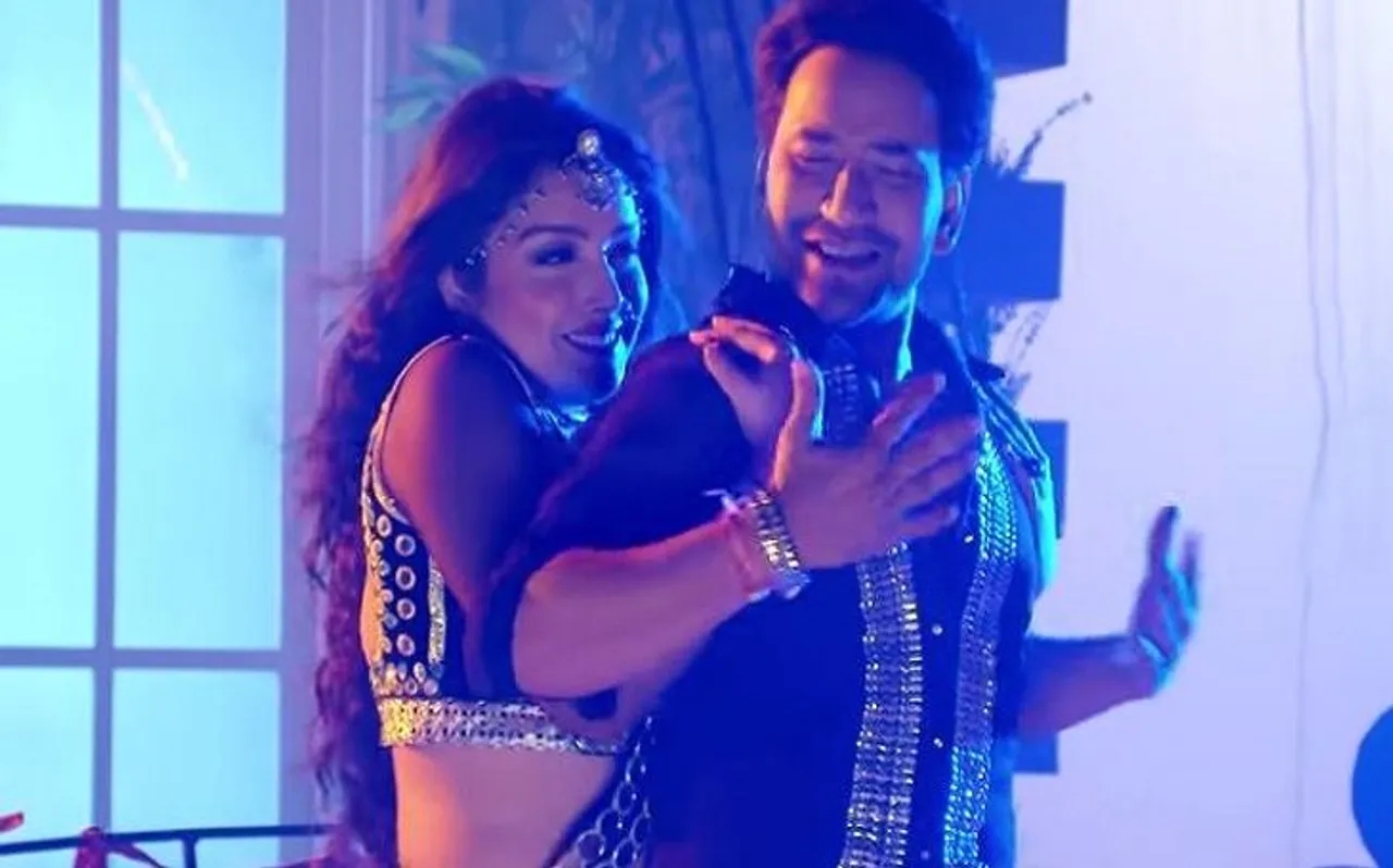 Bhojpuri Song Video: आम्रपाली दुबे के संग 'चोंय चोंय' पर धमाकेदार डांस करते दिखे निरहुआ