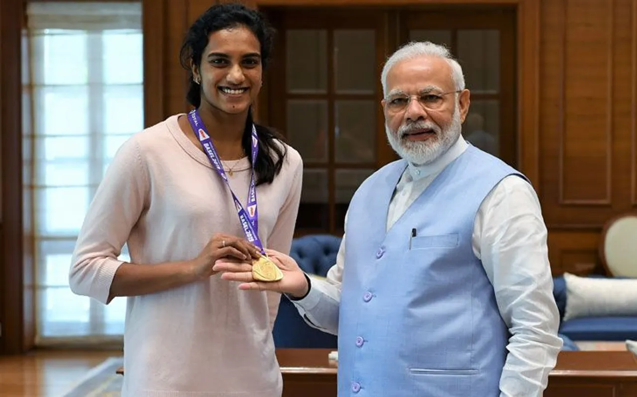 भारत लौटी विश्व चैंपियन पीवी सिंधु, पीएम मोदी से की मुलाकात, बताया देश का गर्व