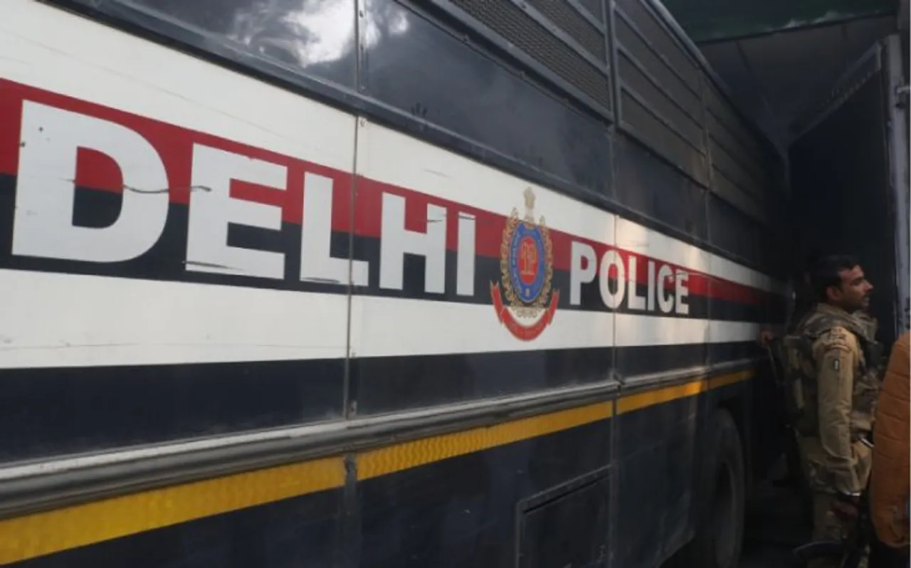 बच्चा चोरी के शक में दिल्ली पुलिस की टीम को UP में पीटने वाले थे लोग, ऐसे बचाई जान