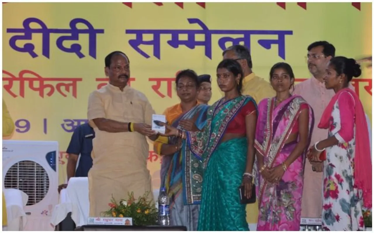 आज झारखंड में 76 प्रतिशत से अधिक परिवार के पास एलपीजी और चूल्हा है : CM रघुवर दास