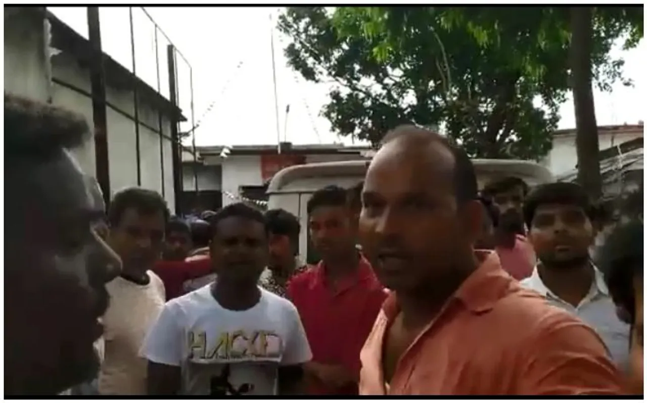 17 वर्षीय किशोर की गोली मारकर हत्या, विरोध में ग्रामीणों ने थाने का किया घेराव