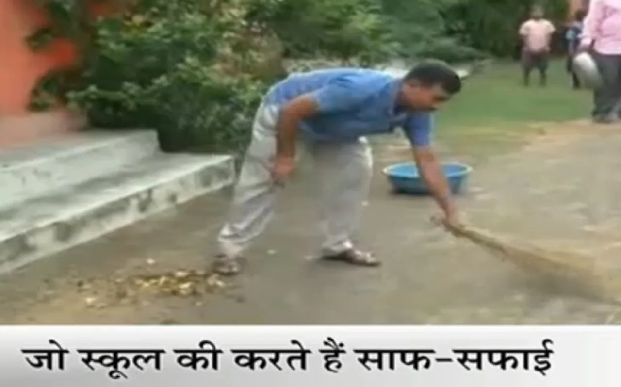 स्कूल का टॉयलेट साफ करने वाले कटनी के इस शिक्षक से पूरे देश को सीखना चाहिए