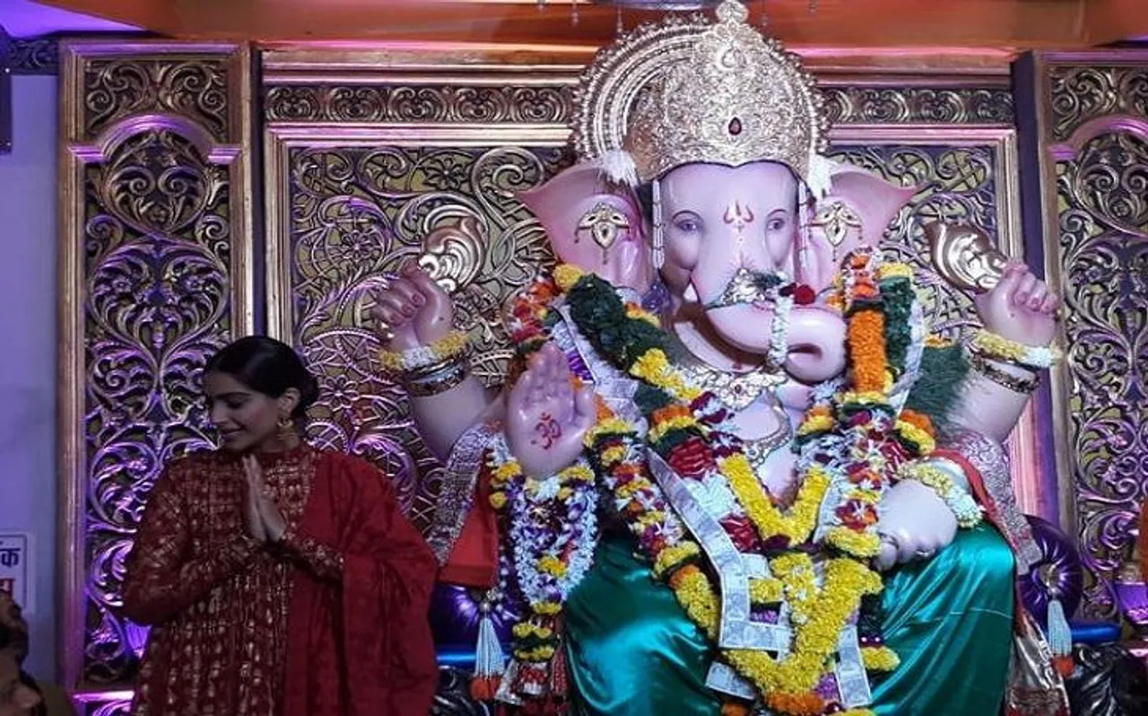 गणपति बप्पा के दर्शन को पहुंची सोनम कपूर, मांगी मुराद