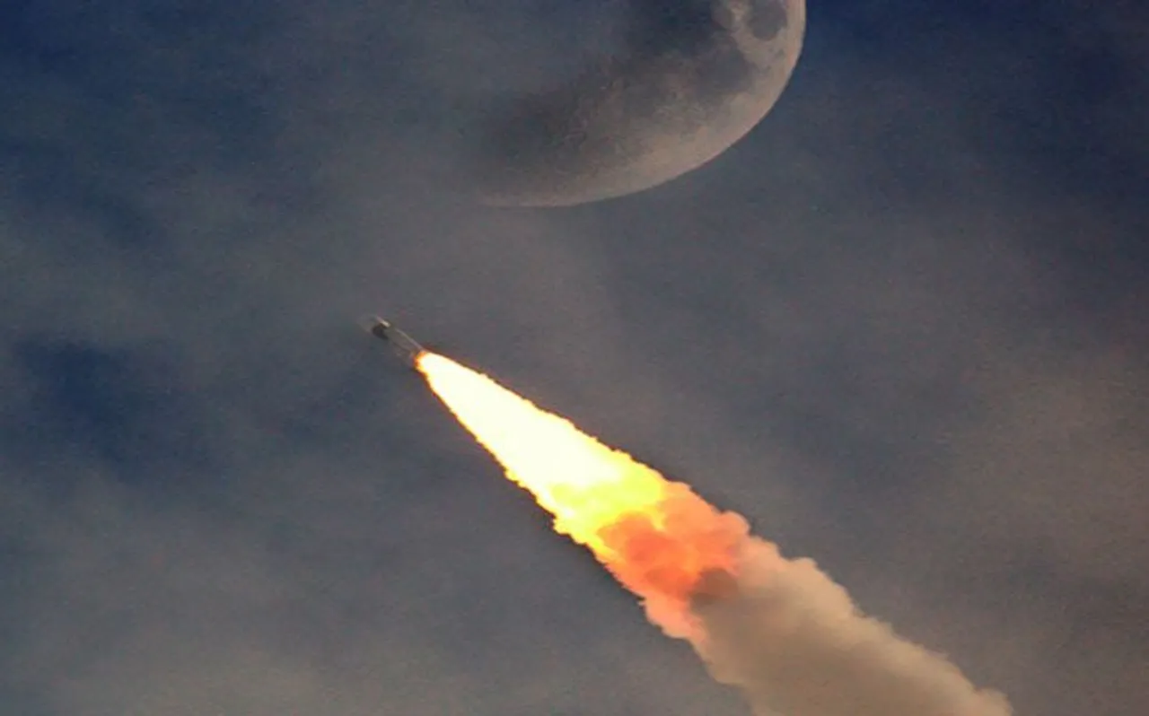 Chandrayaan-2: चंद्रमा से चंद कदम दूर चंद्रयान-2, विक्रम और प्रज्ञान का पल-पल का कार्यक्रम जाने यहां