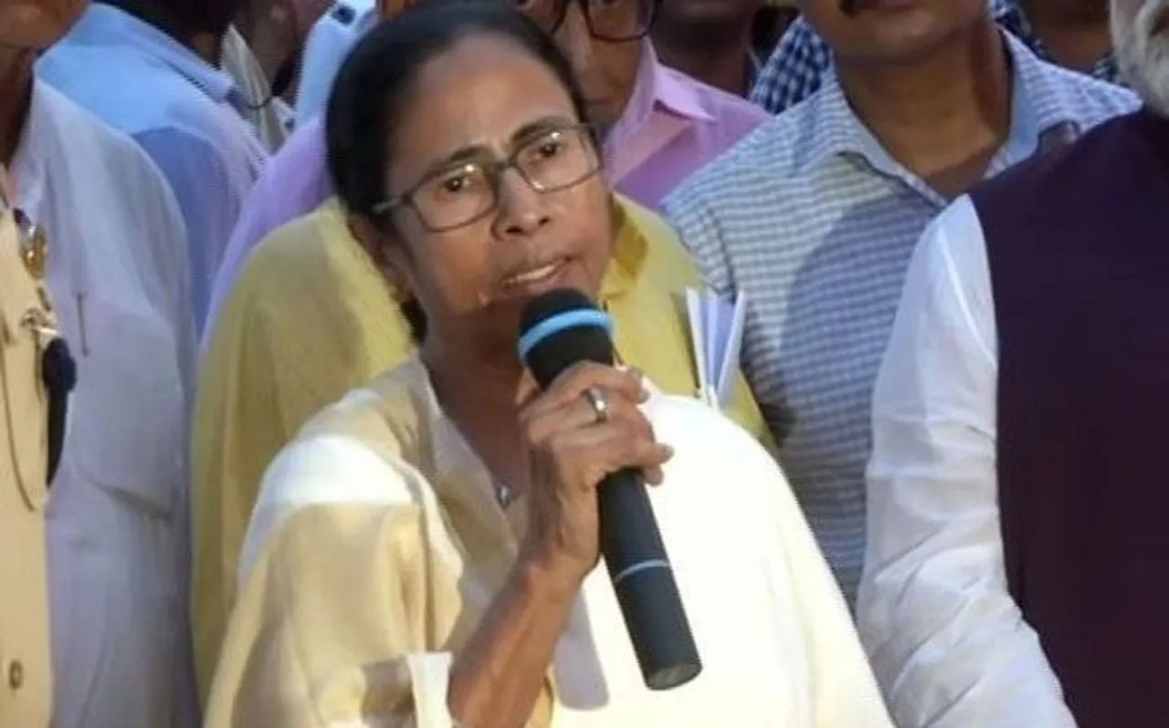 चंद्रयान-2 को लेकर ममता बनर्जी ने दिया विवादित बयान, कहा-आर्थिक बदहाली से ध्यान भटकाने की कोशिश